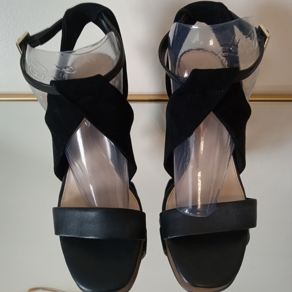 Vince Camuto Kalintie Black Leather Sandal Size 71/2 - Picture 3 of 11